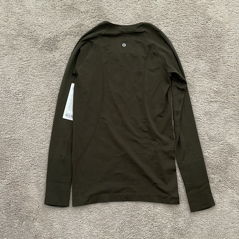 Lululemon top *NWT* - Picture 3 of 5